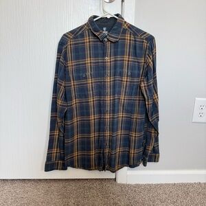 Kuhl Men’s Medium Plaid Lightweight Button Down Flannel Shirt Sweater